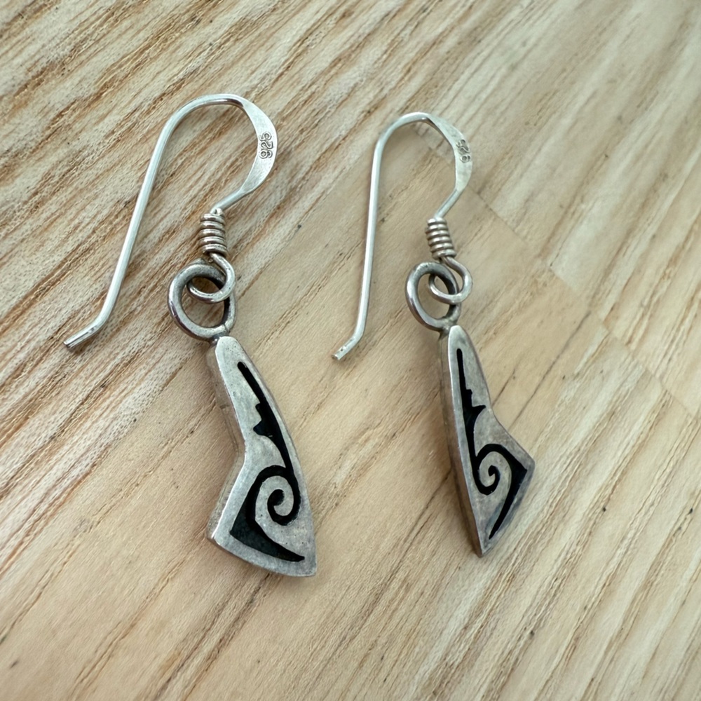 Artisan hallmark southwestern 925 Sterling silver dangle earrings on hooks